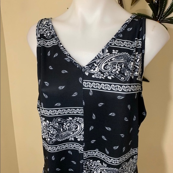 🌻 Blue white boho bandana print open back jumpsuit. Size XL - Picture 2 of 6